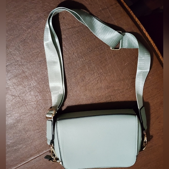 NWOT ... Crossbody Bag - Picture 2 of 5